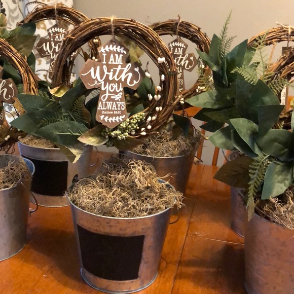 Centerpiece floral arrangement rustic green white - Picture 2 of 8